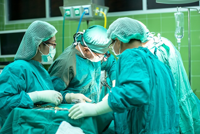 Polohování po operaci sítnice: Jak správně ležet po chirurgickém zákroku?