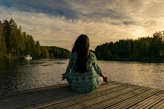 Meditace a relaxace jako pomoc při zvládání brnění nohy po operaci kolene