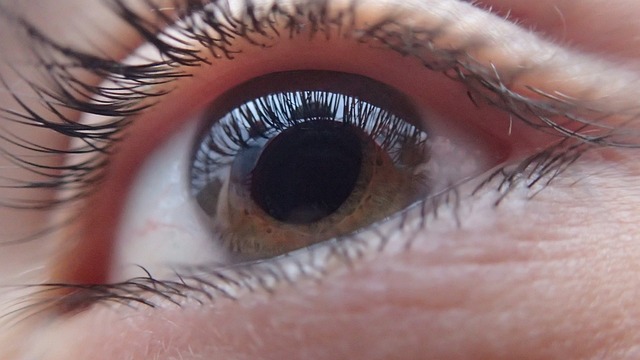 Jak pečovat o červené oko po operaci šedého zákalu?