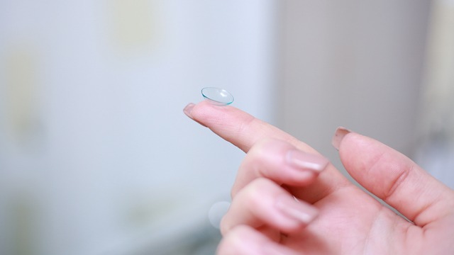 Kontaktní čočky po laserové operaci očí: Jak se o ně starat