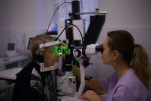 Operace očí: Pro a proti z pohledu pacientů