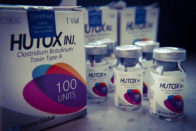 Účinky Botoxu a ‍kyseliny hyaluronové porovnány