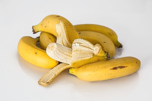 - Proč zvolit banánovou slupku před komerčními bělicími prostředky?