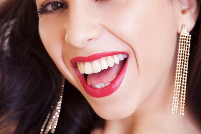 Bílé zuby doma: Jak dosáhnout profesionálního výsledku?
