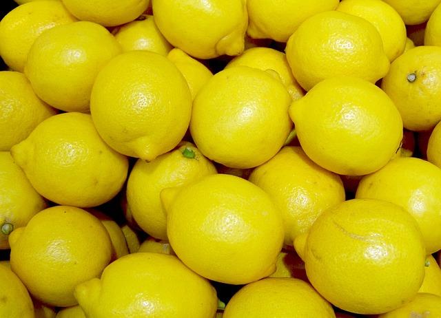 Opatrně s citronem: Jak minimalizovat rizika pro vaše zuby