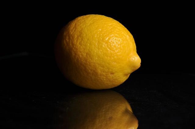 Jak správně používat citron pro dosažení světlejšího úsměvu